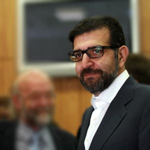آقاى احمدى‌نژاد حقوق ملت ايران را واگذار کرده است